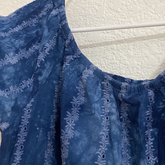 Super cute blue shirt with ruffles on the sleeves - Picture 3 of 3